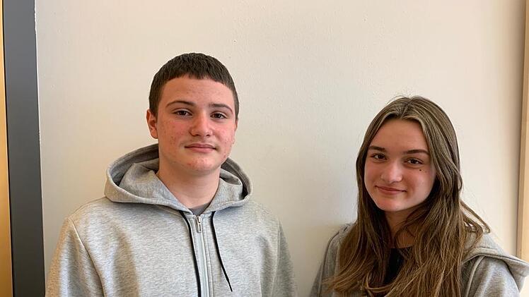 Michelle und Rafael sprechen russisch, weil ihre Eltern aus Kasachstan stammen. Ihre Sprachkenntnisse wollen sie jetzt nutzen, um Gleichaltrigen, die vor dem Krieg aus der Ukraine flüchten mussten,  das Ankommen das Coburg zu erleichtern.