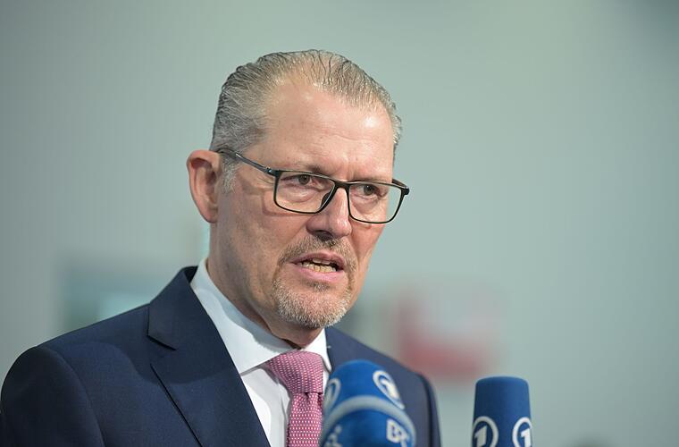 Wirtschaftsverbände: Schnelle Reformen statt Tankrabatt