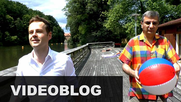 Rudolf Görtler und Christoph Hägele stellen im Hainbad in Bamberg ihre Urlaubsbücher im Videoblog vor. Foto: Christian Bauriedel