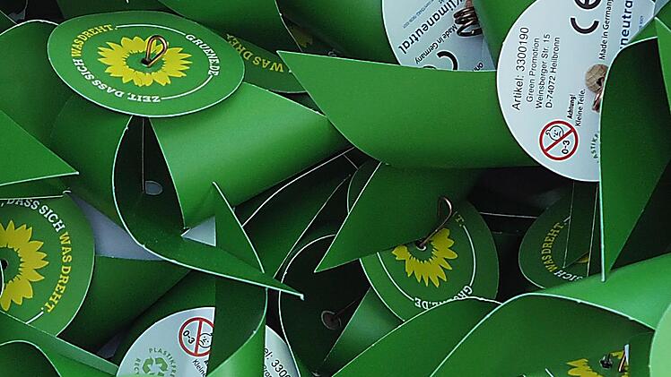 Impressionen vom Bundestagswahlkampf in der Coburger Innenstadt: klimaneutral produziert kleine WinderräderFoto: Christoph Winter