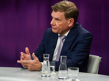 Bundesaußenminister Johann Wadephul lieferte sich bei "Maybrit Illner" ein Wortgefecht mit Linken-Chef Jan van Aken.