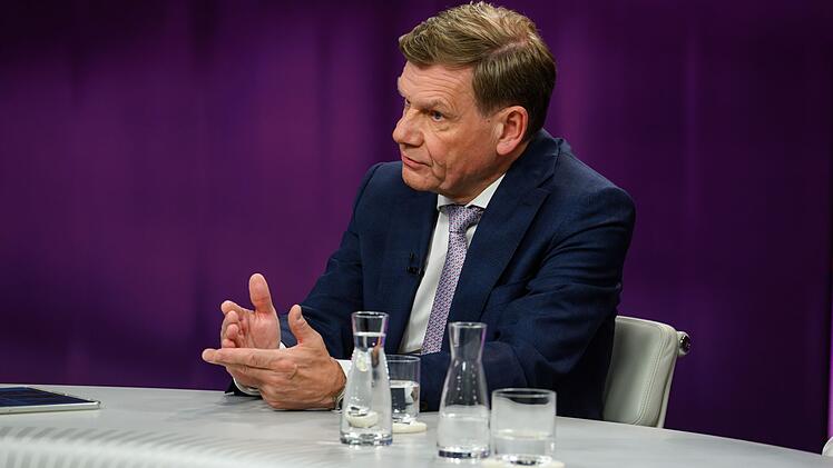 Bundesaußenminister Johann Wadephul lieferte sich bei "Maybrit Illner" ein Wortgefecht mit Linken-Chef Jan van Aken.