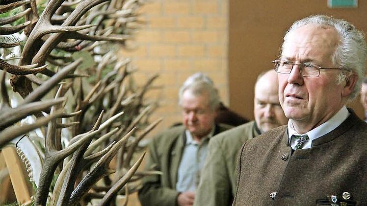 Die Rotwild-Hegegemeinschaft Bayerische Rhön stellt ihre Abschüsse aus. Foto: Gerd Schaar