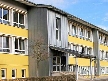 Teuer war die Sanierung des Schulkomplexes in Ebelsbach. Die Nachbargemeinden in der Verwaltungsgemeinschaft haben die Kosten im Schulzweckverband mitgetragen. Nun will Ebelsbach mögliche Einnahmen aus einem Grundstücksverkauf lieber in die eigene Tasche stecken als mit den anderen teilen.  Foto: Günther Geiling