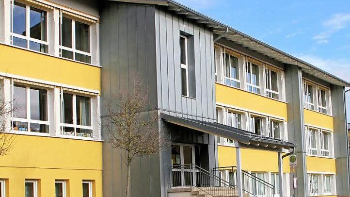 Teuer war die Sanierung des Schulkomplexes in Ebelsbach. Die Nachbargemeinden in der Verwaltungsgemeinschaft haben die Kosten im Schulzweckverband mitgetragen. Nun will Ebelsbach mögliche Einnahmen aus einem Grundstücksverkauf lieber in die eigene Tasche stecken als mit den anderen teilen.  Foto: Günther Geiling