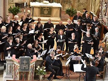 Ein besonderes Konzert wurde den Zuhörern am Sonntagvormittag in der Marienkirche Königsberg mit dem "Jubilate für den Frieden von Utrecht" von Georg Friedrich Händel geboten. Musiker und Sänger gestalteten die Feier unter Leitung von Matthias Göttemann.  Fotos: Gerold Snater