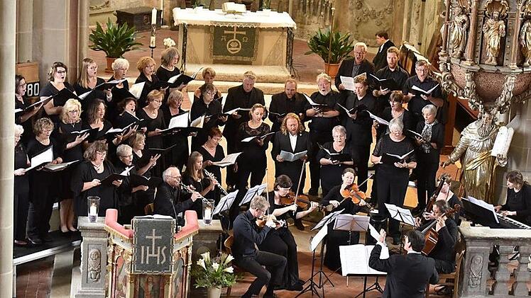 Ein besonderes Konzert wurde den Zuhörern am Sonntagvormittag in der Marienkirche Königsberg mit dem "Jubilate für den Frieden von Utrecht" von Georg Friedrich Händel geboten. Musiker und Sänger gestalteten die Feier unter Leitung von Matthias Göttemann.  Fotos: Gerold Snater