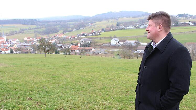 Der 32-jährige Alexander Schneider ist seit sechs Jahren Bürgermeister von Geroda und Platz. Seine Heimat liebt er über alles. Foto: Julia Raab
