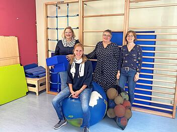 Die Mitarbeiterinnen der Caritas-Frühförderstelle fühlen sich in ihrer Außenstelle im neuen Domizil im Rotkreuzhaus in Ebern wohl. Im Bild (von links): Stephanie Girschele, Christa Goardou-Sachs, Leiterin Margit Jäcklein und Christiane Hartmann. Die Räume im Obergeschoss mit einer Gesamtfläche von rund 200 Quadratmetern sind für die Bedürfnisse der Frühförderstelle zum Teil umgebaut worden. Alles in allem hat die Caritas nach den Worten von Margit Jäcklein rund 60 000 Euro in die neue Außenst...