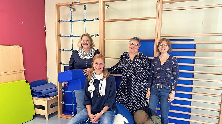 Die Mitarbeiterinnen der Caritas-Frühförderstelle fühlen sich in ihrer Außenstelle im neuen Domizil im Rotkreuzhaus in Ebern wohl. Im Bild (von links): Stephanie Girschele, Christa Goardou-Sachs, Leiterin Margit Jäcklein und Christiane Hartmann. Die Räume im Obergeschoss mit einer Gesamtfläche von rund 200 Quadratmetern sind für die Bedürfnisse der Frühförderstelle zum Teil umgebaut worden. Alles in allem hat die Caritas nach den Worten von Margit Jäcklein rund 60 000 Euro in die neue Außenst...