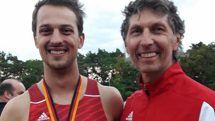Trainer Peter Müller (rechts) freute sich mit Christoph Lange über dessen starke Leistung und die erfolgreiche Wettkampf-Taktik. Foto: privat