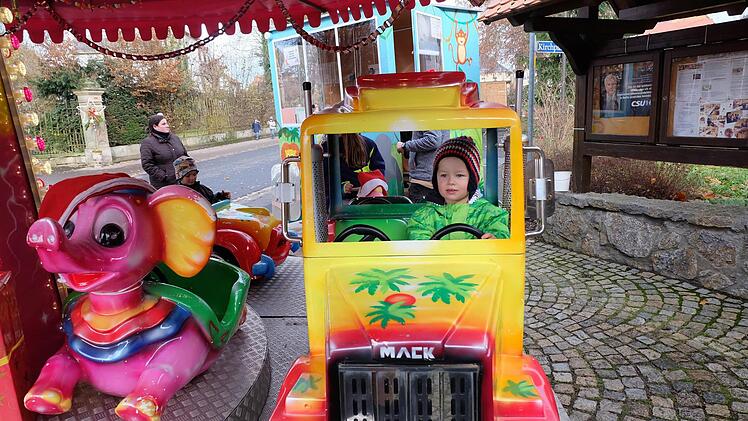 Impressionen von der Thundorfer Dorfweihnacht. Foto: Philipp Bauernschubert
