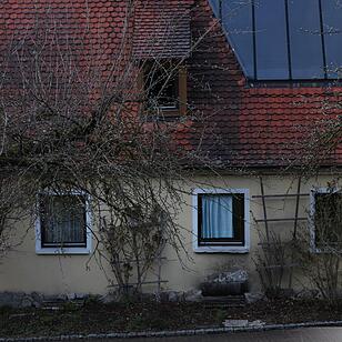 Kreis Ansbach: 41-Jähriger mit Stichverletzung aufgefunden – Kripo ermittelt