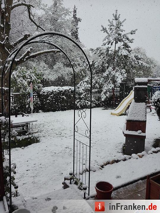 Franken: Ostermontag versinkt im Schnee