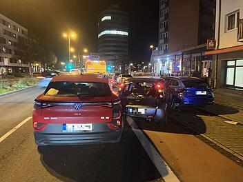 Unfall in Nürnberg, Äußere Bayreuther Straße, zwischen Carl-von-Linde-Straße und Leipziger Platz