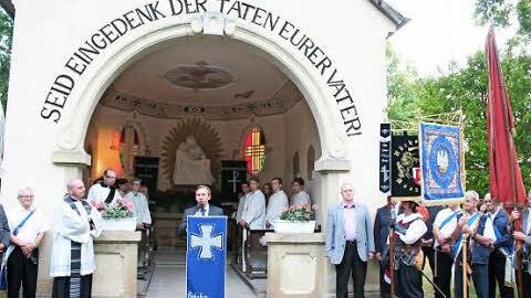 Landrat Alexander Tritthart (Mitte) sah den Ersten Weltkrieg als "kollektiven Albtraum".