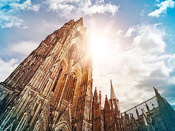 Cologne Cathedral (K&ouml;lner Dom) in the morning sun, Cologne, Germany Sehensw&uuml;rdigkeiten in Deutschland - K&ouml;lner Dom Dom in K&ouml;ln