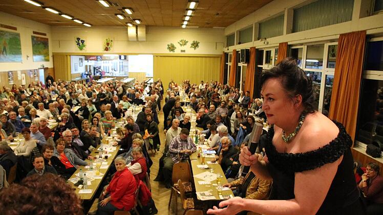 Eindrücke von der Podiumsdiskussion in Stengenroth. Foto: Ralf Ruppert
