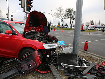 Auf der B303 im Landkreis Kulmbach kam es am Samstagnachmittag zu einem schweren Unfall.