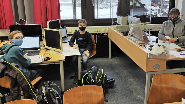 Die zur Zeit exklusivsten Schüler am Frankenwald-Gymnasium arbeiten im "School- Office" in der Notbetreuung.  Foto: privat