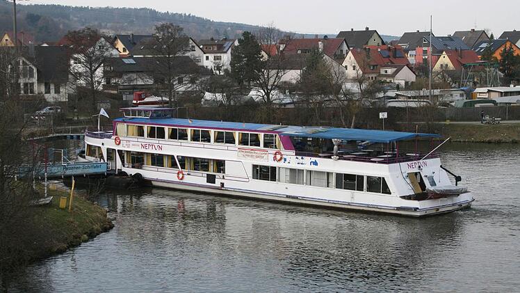 Ein Bild aus vergangenen Tagen: Die Neptun 2012 vor Anker im Forchheimer Yachthafen. Foto: Alexander Abel/Archiv