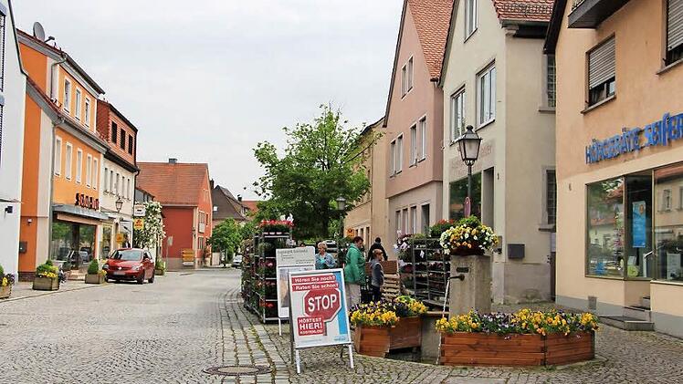 Die Marktstraße in Burgebrach. Hier könnte ein Markterlebnis das Ortszentrum stärken. Foto: Elke Pieger