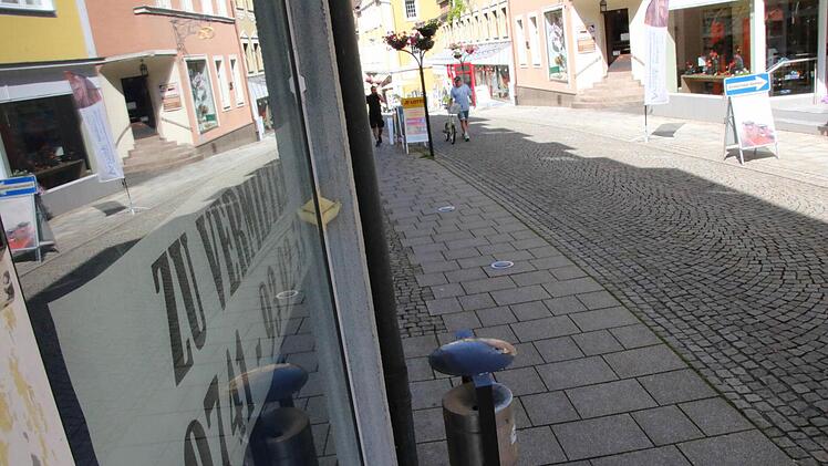 Rund um den Bad Brückenauer Kirchturm stehen jede Menge Läden und Gaststätten leer. An den Mieten liegt es laut Matthias Jost vom Haus- und Grundbesitzerverein Bad Brückenau aber nicht. Foto: Ralf Ruppert