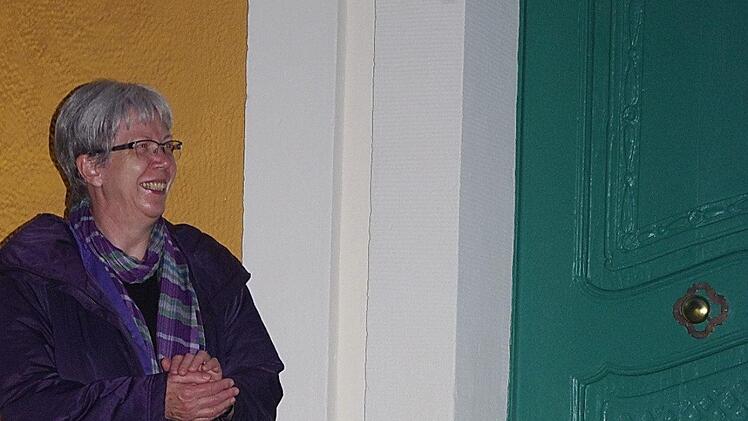 Dekanin Dorothea Richter drückte den "Buzzer" für die Erstbeleuchtung.  Foto: Heike Schülein