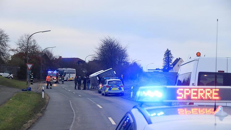 Am Mittwochmorgen hat sich ein Unfall mit einem Schulbus in Michelau (Kreis Lichtenfels) ereignet. Foto: NEWS5 / Merzbach