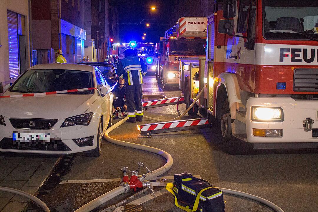 Dachstuhl brennt komplett aus