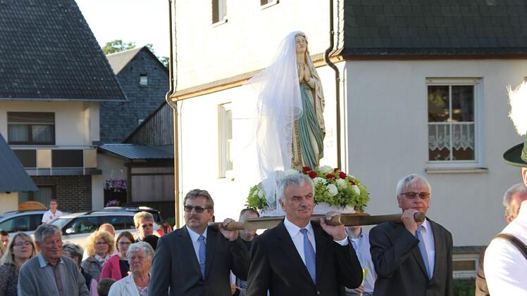 Am Samstagabend gab es eine Prozession. Foto: Veronika Schadeck