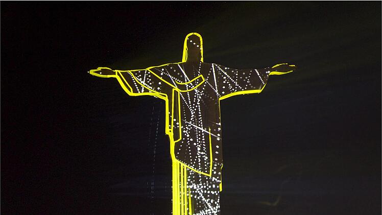 Philipp Geist: Cristo Redentor - Rio de Janeiro - 2014 ( © Philipp Geist / VG Bild-Kunst Bonn 2017 http://www.videogeist.de)