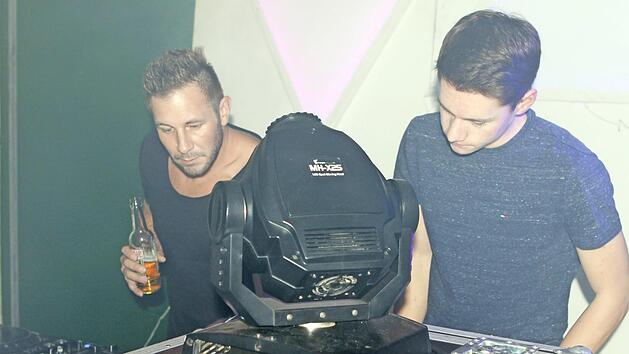 Die DJs an den Plattentellern sorgten daf&uuml;r, dass "Night Motion Vol. 3" in der Nordwaldhalle ein gro&szlig;artiger Erfolg war. Foto: Michael Wunder