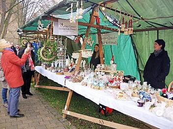 Auch die Lucas-Cranach-Grundschule war mit einem Stand auf dem Vorweihnachtsmarkt vertreten. Foto: Heike Schülein