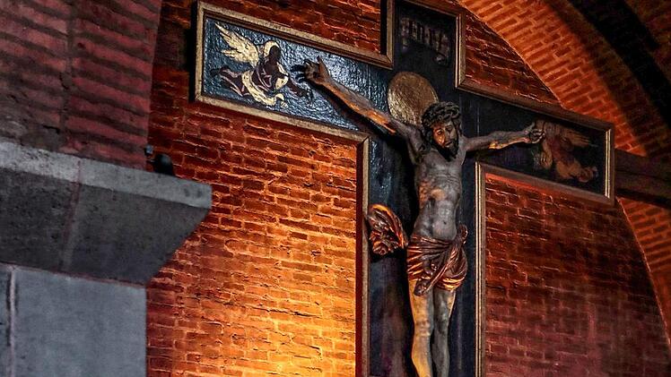 Auch in der Erlöserkirche in Bamberg werden derzeit Gottesdienste gefeiert. Foto: Matthias Hoch