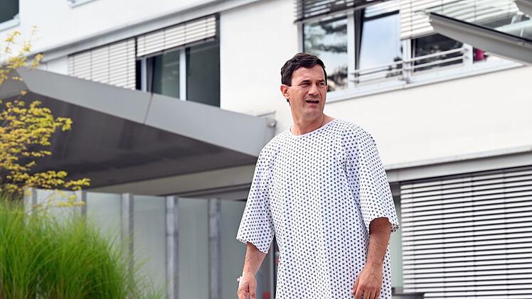 Friedel Gottwald (S&ouml;nke M&ouml;hring) findet sich in der Realit&auml;t nicht zurecht. Kein Wunder, er glaubt, er sei 16 und bef&auml;nde sich im Jahr 1986.