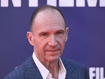 Ginge es nach Ralph Fiennes, w&uuml;rde seine Nachfolge als Lord Voldemort eine Frau antreten.