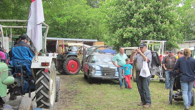 Jede Menge Oldtimer-Traktoren waren beim Treffen der historischen Schlepper in Gelbsreuth zu bestaunen. Foto: Stephan Tiroch