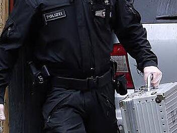 Ein herrenloser Koffer hat am Samstagnachmittag einen Polizeieinsatz in Eckental-Forth (Landkreis Erlangen-Höchstadt) ausgelöst. Symbolbil: dpa