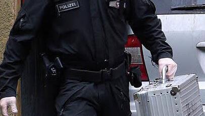 Ein herrenloser Koffer hat am Samstagnachmittag einen Polizeieinsatz in Eckental-Forth (Landkreis Erlangen-Höchstadt) ausgelöst. Symbolbil: dpa