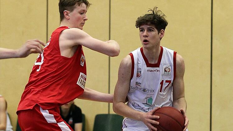 Benjamin H&ouml;hmann (r.) steuerte zw&ouml;lf Punkte zum Regnitztaler Sieg beim Team Urspring bei. Foto: sportpress