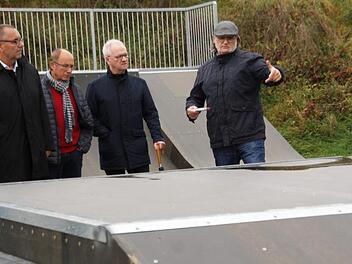 Sehr angetan zeigten sich die Mitglieder des Bad Staffelsteiner Bauausschusses von der  wetterfesten neuen Skateranlage am Pferdsfelder Weg. Foto: Mario Deller
