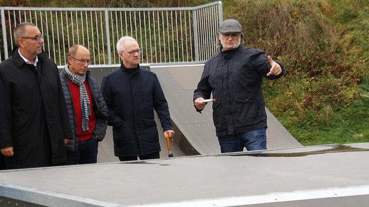 Sehr angetan zeigten sich die Mitglieder des Bad Staffelsteiner Bauausschusses von der  wetterfesten neuen Skateranlage am Pferdsfelder Weg. Foto: Mario Deller