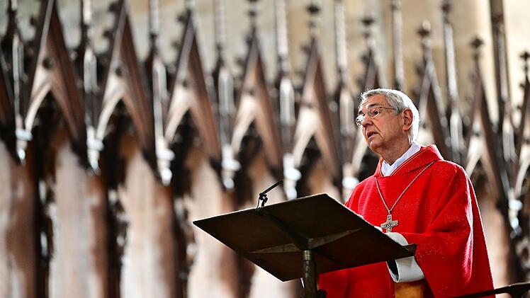 Bamberg: ehemaliger Erzbischof spricht sich für Priesterinnen-Weihe aus - "von Gott so gewollt"