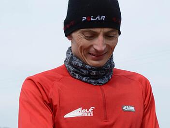 Der schnellste Läufer beim Saaletal-Marathon: Der Dettelbacher Sebastian Apfelbacher, der für das Laufteam der TG Kitzingen startet. Foto: Jürgen Schmitt