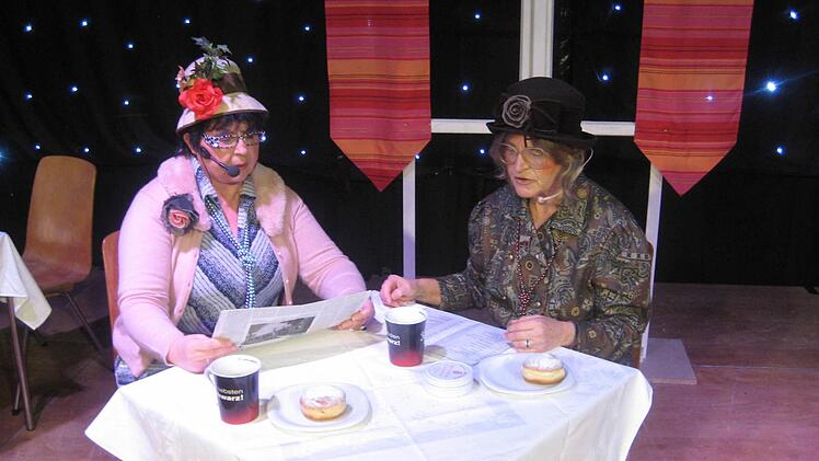 Jette (Klara Knauer) und Käthe (Gisela Rebhan) beeindruckten mit ihrem Sketch.