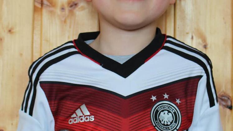 Leonhard Mahr, 5 Jahre: "Meine Mama ist die Beste, weil sie mir meine Fußballschuhe kauft und mich immer zum Training fährt."
