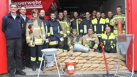 Die Teilnehmer des Hochwasserschutzlehrgangs mit den Lehrgangsleitern Horst Brunner und KBM Oliver Schardt Foto: Gerd Klemenz