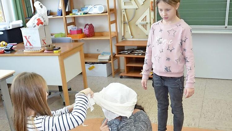 Bei einer offenen Kopfwunde ist ein richtig angelegter Kopfverband als Erste-Hilfe-Maßnahme sehr wichtig.  Foto: K.- H. Hofmann