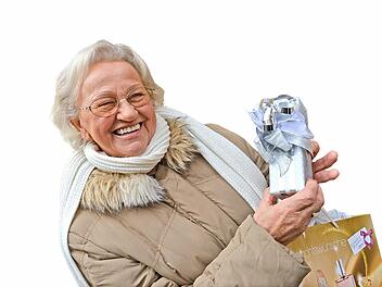 Das ist das letzte Geschenk - Helga Schuntermann hat seit Donnerstag alles zusammen. Fotos: Ronald Rinklef